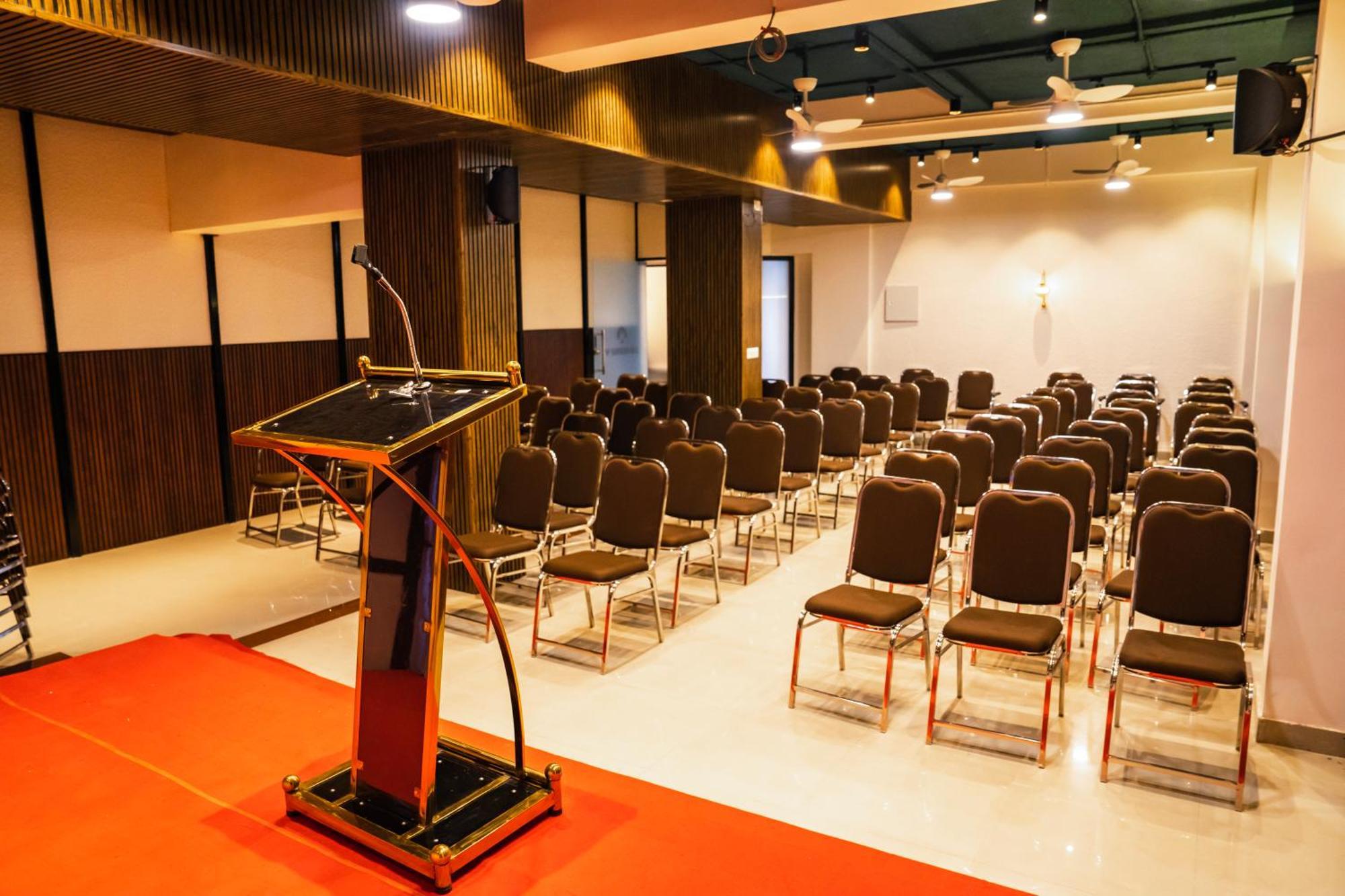 Palcastle Regency Hotel Palakkad Bagian luar foto