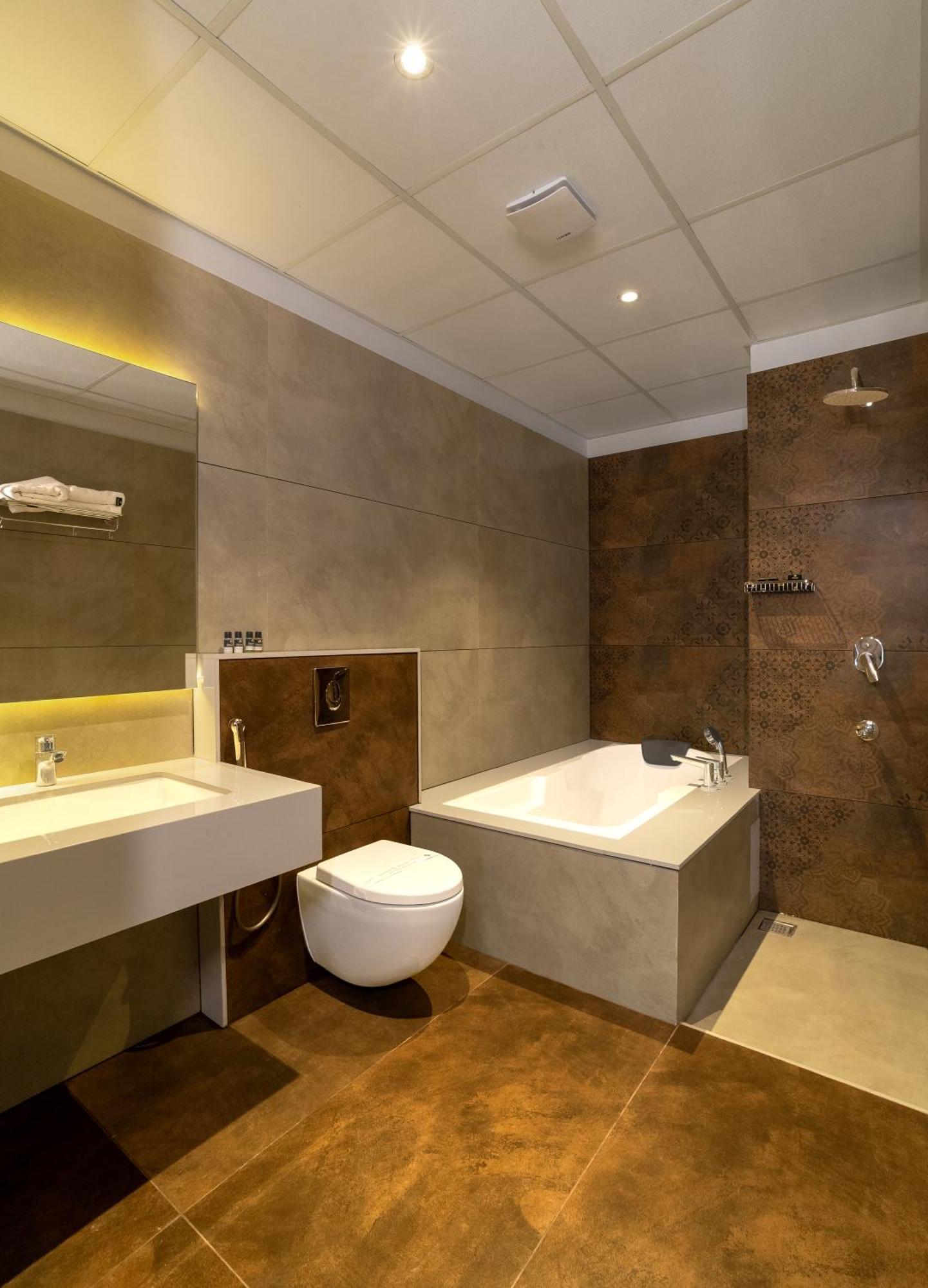 Palcastle Regency Hotel Palakkad Bagian luar foto